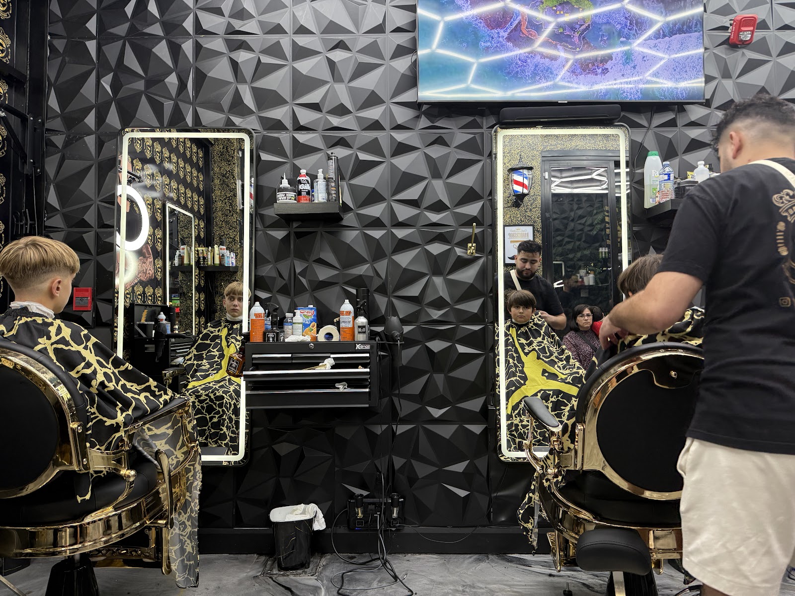 A barber lining up a client's beard at the De Maisonneuve chair